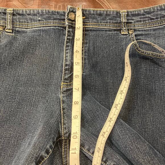 Chico's 2.5 Short Womens Straight Leg Medium Wash Jeans Size 14P Classic‎ Denim - Picture 15 of 16